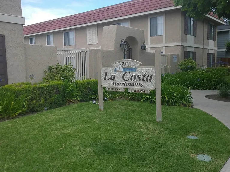 La Costa Apartments — Photo 1