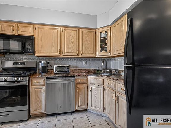 3rd image of 804 Madaline Dr