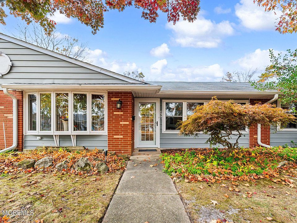1st image of 377B Chatham Court