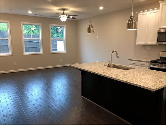 5th image of 307 Niles Ct #30