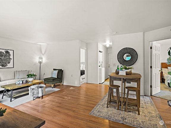 3rd image of 111 Elkhorn Drive