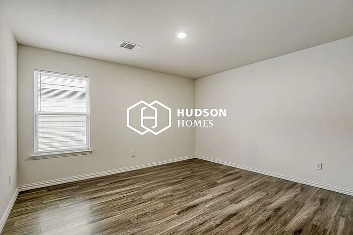 708 Henderson St — Photo 9