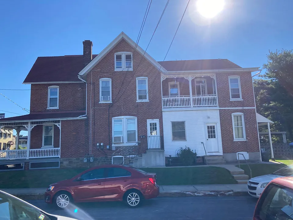 Side entrance into 1st floor apartment with side street parking.
