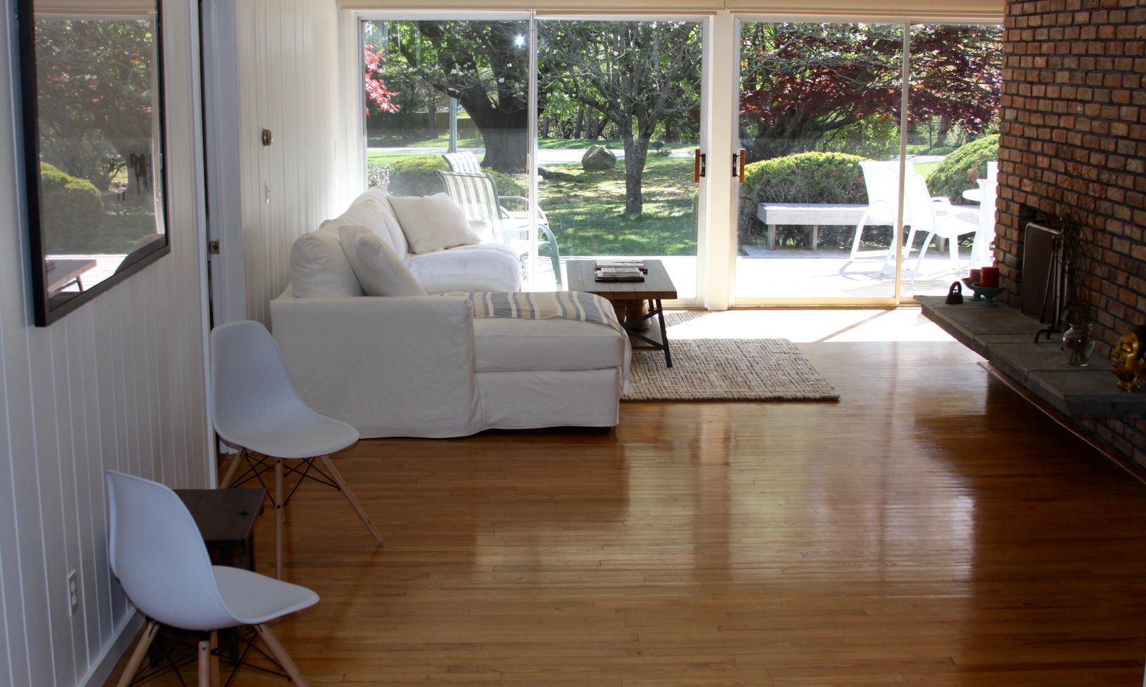  Family room with fireplace