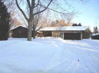 1960 Green Tree Dr, Plover, WI 54467