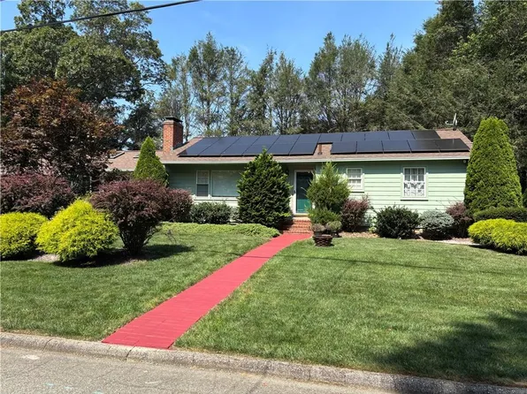 57 Ladderlook Rd, Warwick, RI 02886