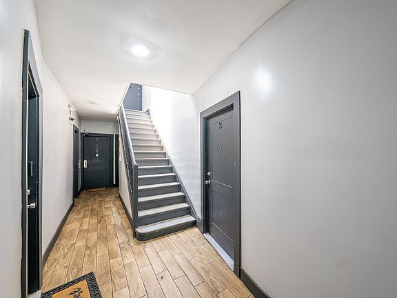 2nd image of 714 Pennsylvania Ave APT 3