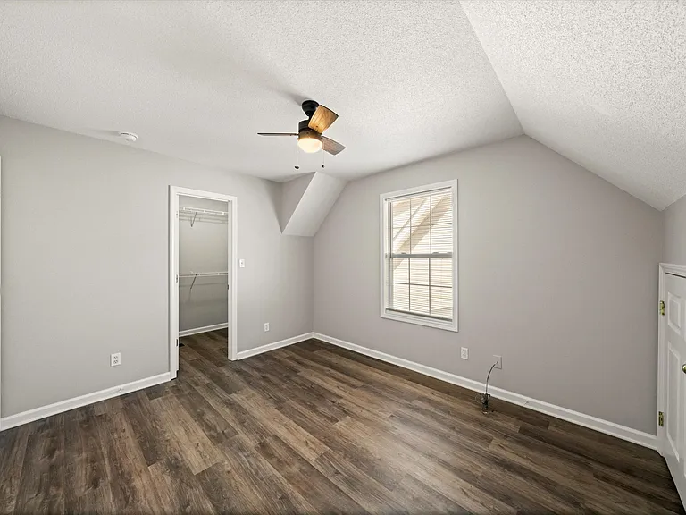 905 Hazelbrook Way — Photo 14