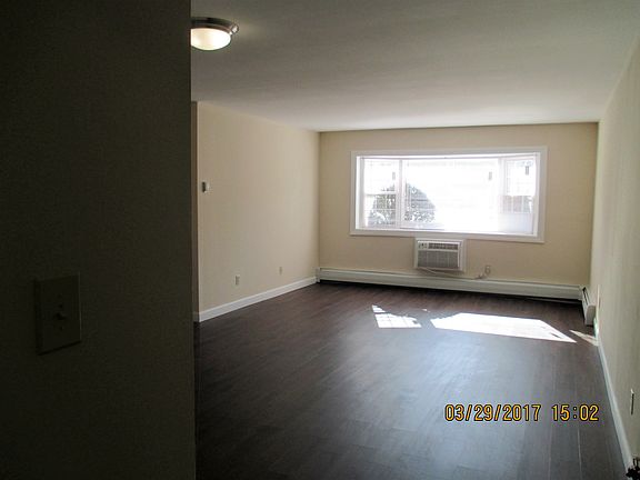 4th image of 11 Kensington Cir APT B