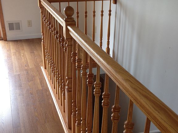 oak hand rail to down stairs