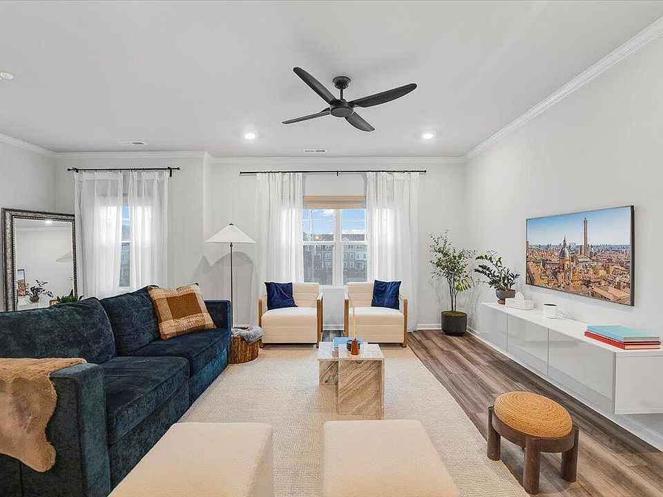 1st image of 6427 Mentor Pl