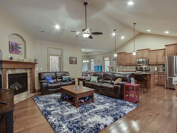 3rd image of 104 Gigi Ln