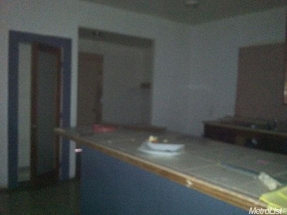 4th image of 631 E Fremont St