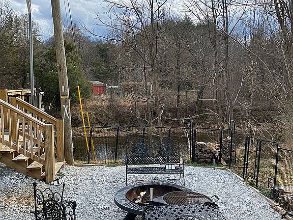 4th image of 144 Canada Rd