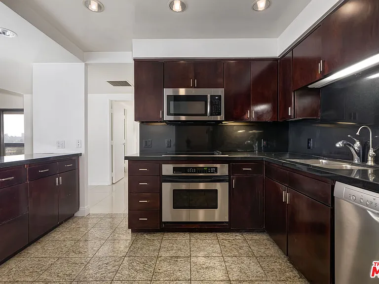 10445 Wilshire Blvd #905 — Photo 11