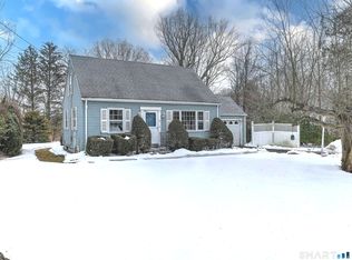 8 Meadow Circle Rd, Branford, CT 06405