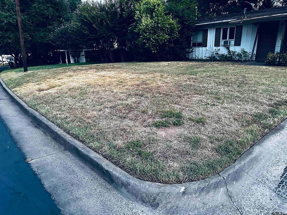 2nd image of 2309 E Devine St
