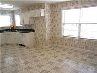 4th image of 736 Eureka Dr