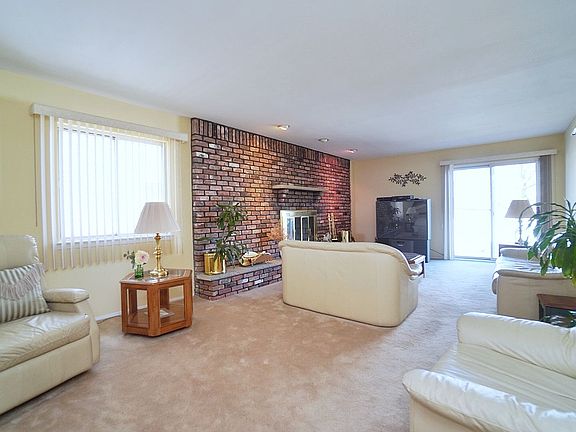 5th image of 753 Stafford Ave
