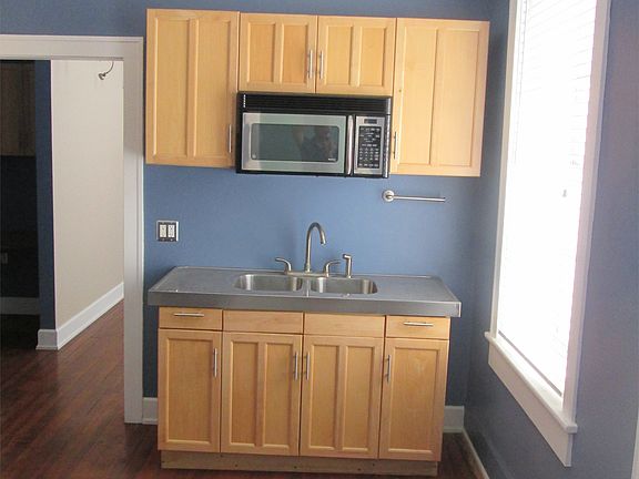 3rd image of 241 E Park Ave