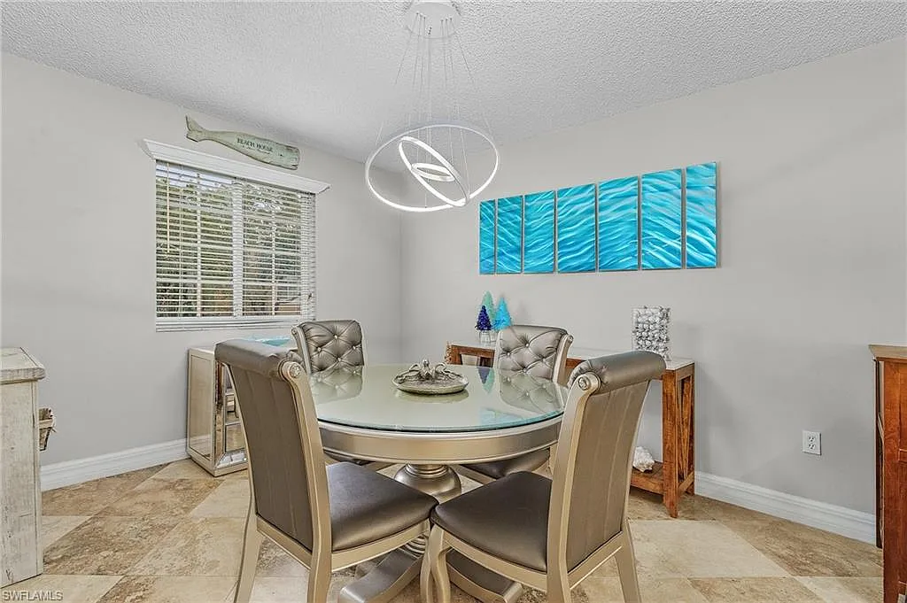 2 bed, 1.0 bath, 909 sqft, $1,900 — Photo 3