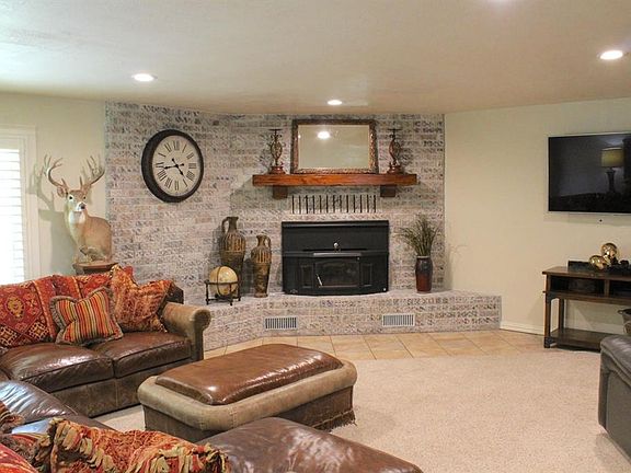 5th image of 1701 Castle Dr