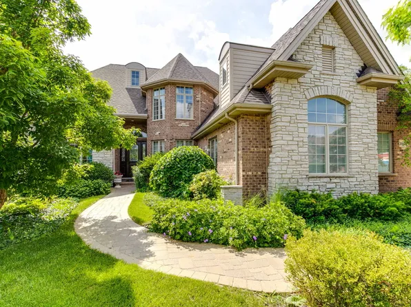 2007 Celtic Glen Dr, Mount Prospect, IL 60056