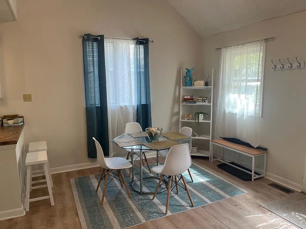 3 bed, 1200 sqft, $1,995 — Photo 4