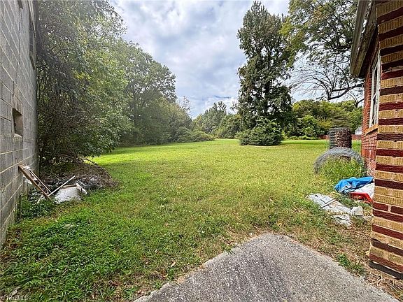 4th image of 1523 Maple Ave