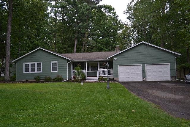 1st image of 8 Woodland Dr