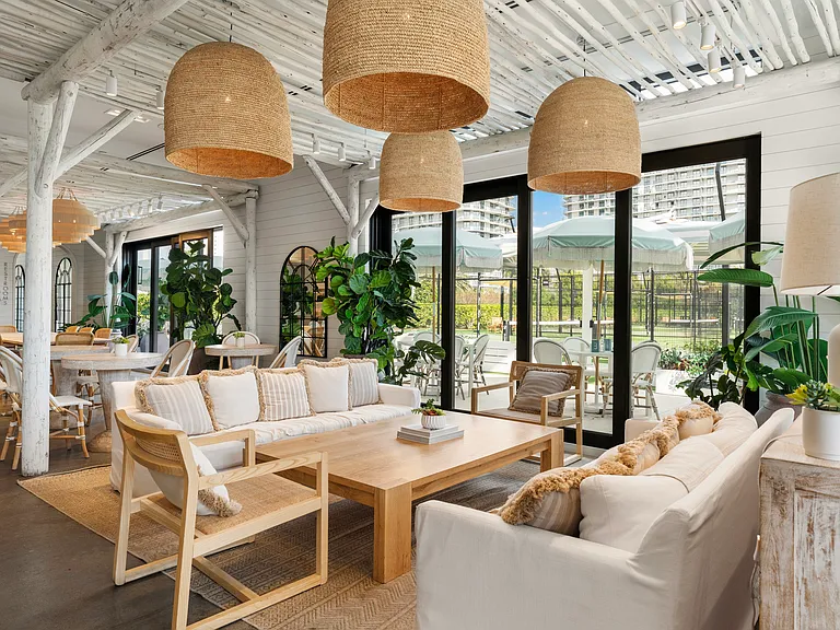 Pura Vida's fresh flavors, wellness-focused dining, and everyday convenience are just outside your door.