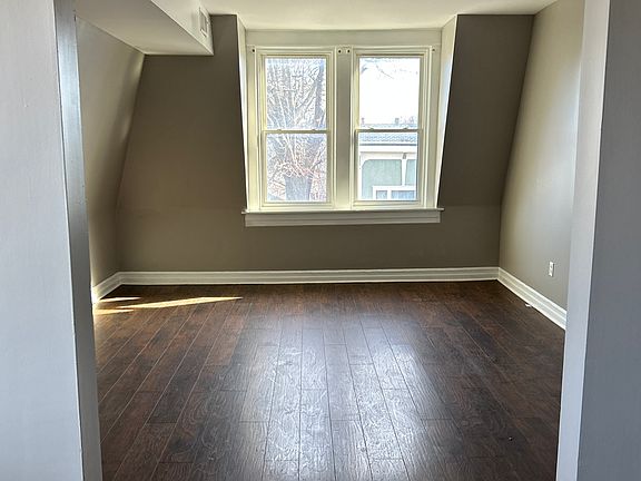 5th image of 2111 Seneca St APT 3
