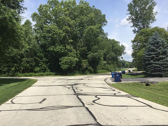 4th image of 2200 Ives Ln