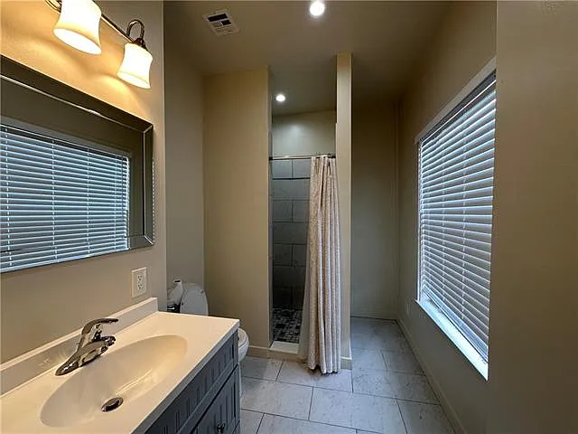 2340 Audubon St — Photo 8