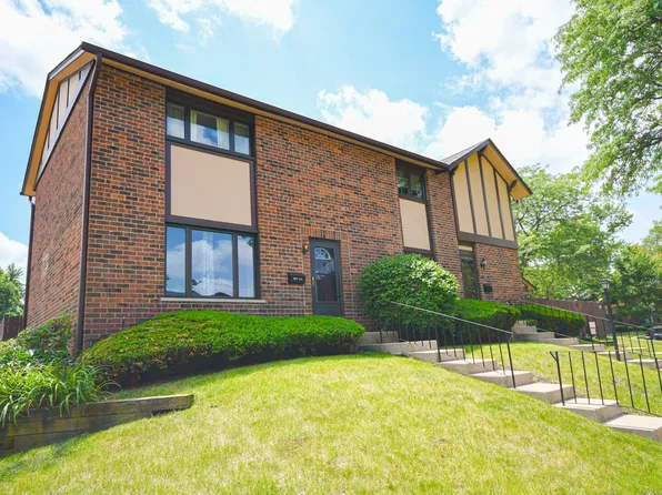 18W177 Lowell Ln, Villa Park, IL 60181