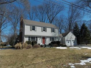 136 Chatham Rd, Fairfield, CT 06825