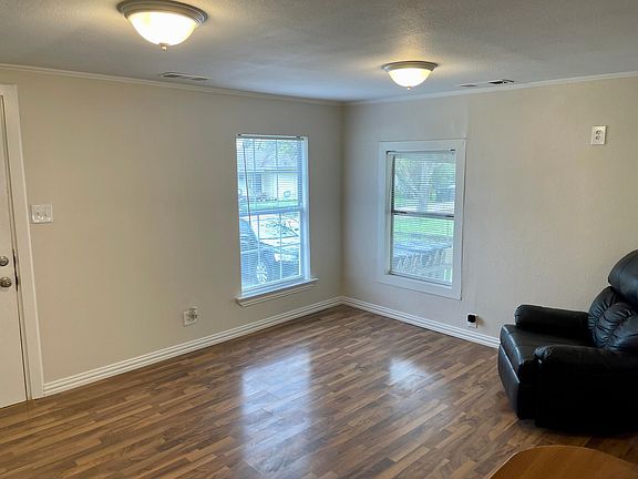 5th image of 1204 Walworth St