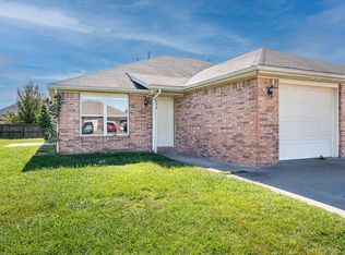 409 E Southern Trace Dr, Rogers, AR 72758