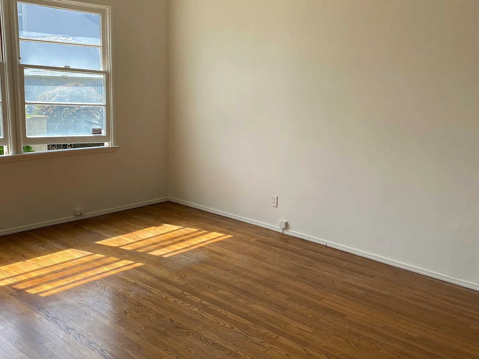 2 bed, 1000 sqft, $2,300 — Photo 2