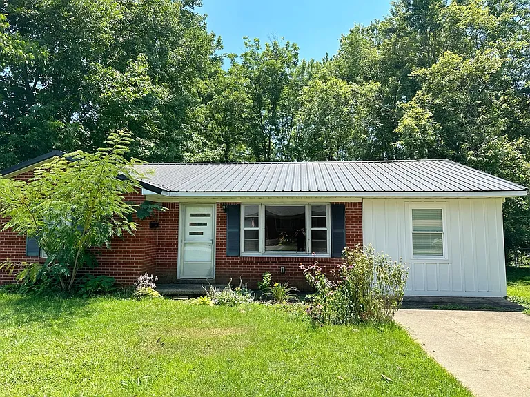 1703 Ryan Ave — Photo 16