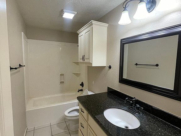 4th image of 809 Frio Cir