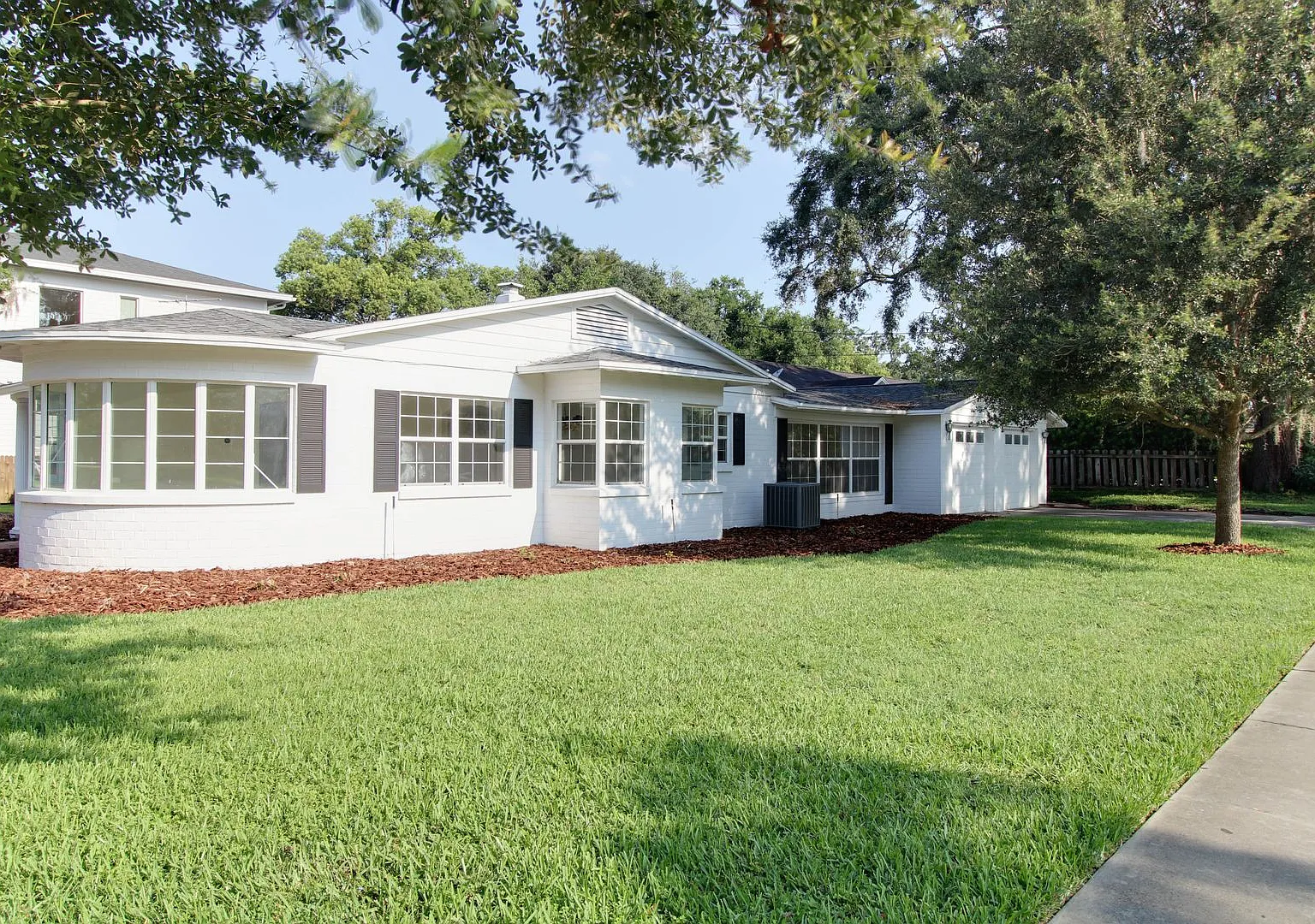1667 Mizell Avenue — Photo 3