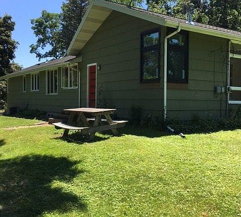 Wifi, Dish, Central Air Conditioning