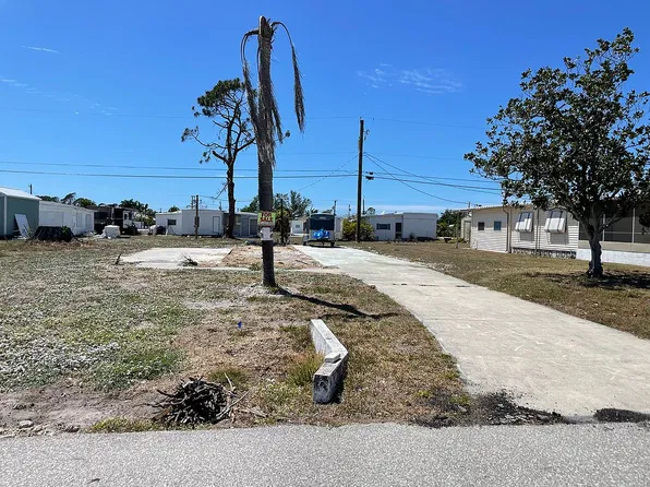 1420 Kingfisher Dr, Englewood, FL 34224