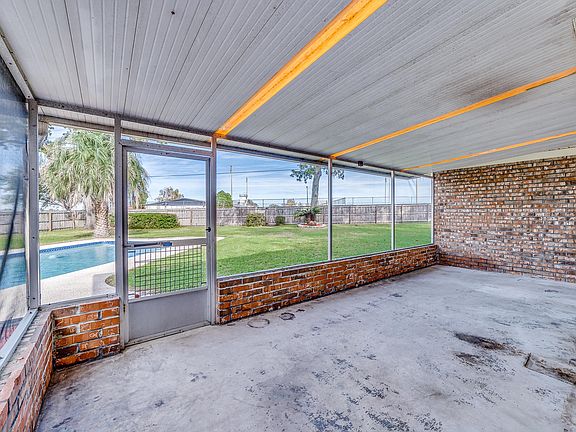 5th image of 532 Gulfstream Cir N