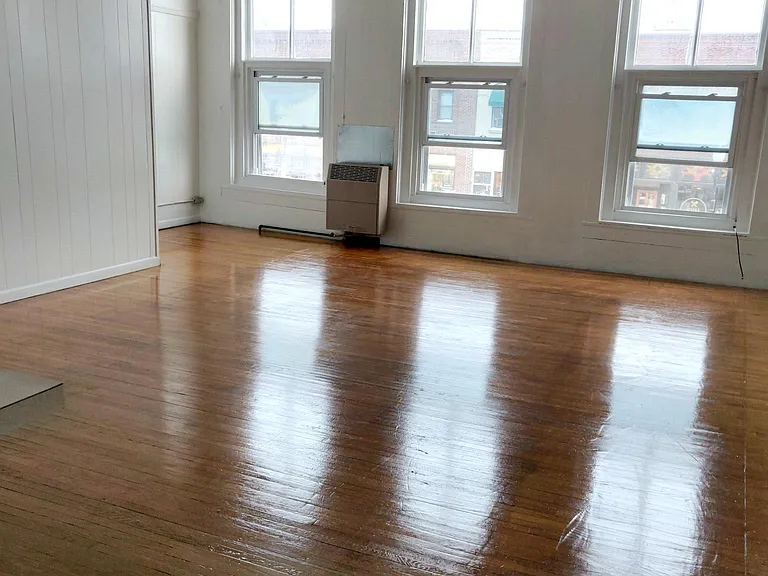 107 2nd St E #1/2 — Photo 4