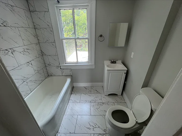 1221 White Ave — Photo 5