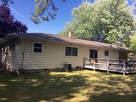 3rd image of 940 E 12th St