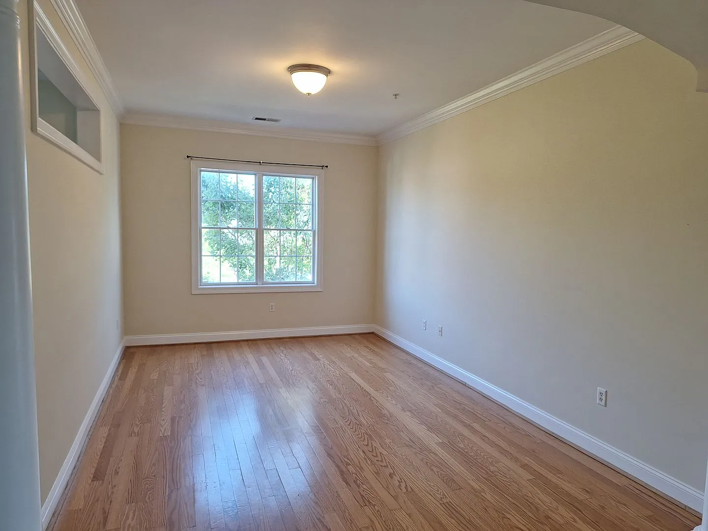 3 bedroom/ 2 bathroom- Bennington on the Park — Photo 2