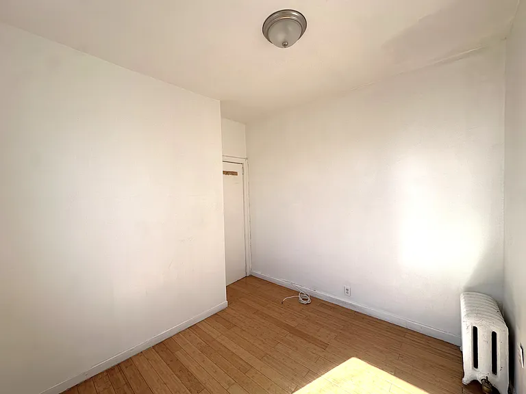 21-28 35th St #4F — Photo 9